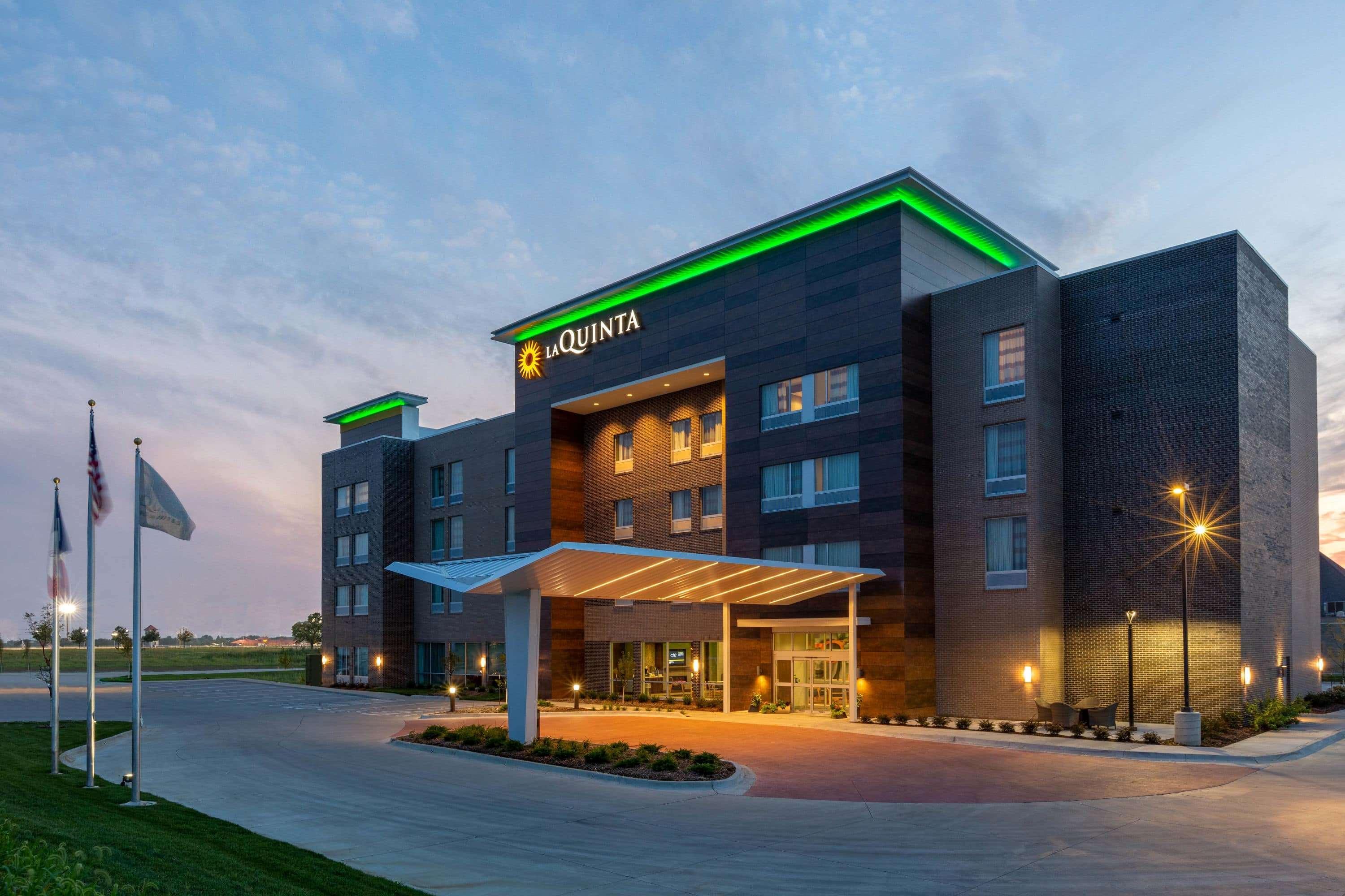Отель La Quinta By Wyndham Altoona Des Moines Экстерьер фото